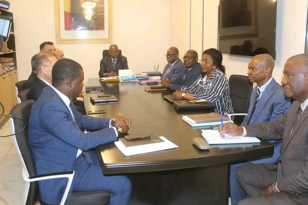 Brazzaville :le ministre Honoré Sayi échange avec la délégation de ULSAN Mining Congo sur l’exploitation du fer à Mayoko.