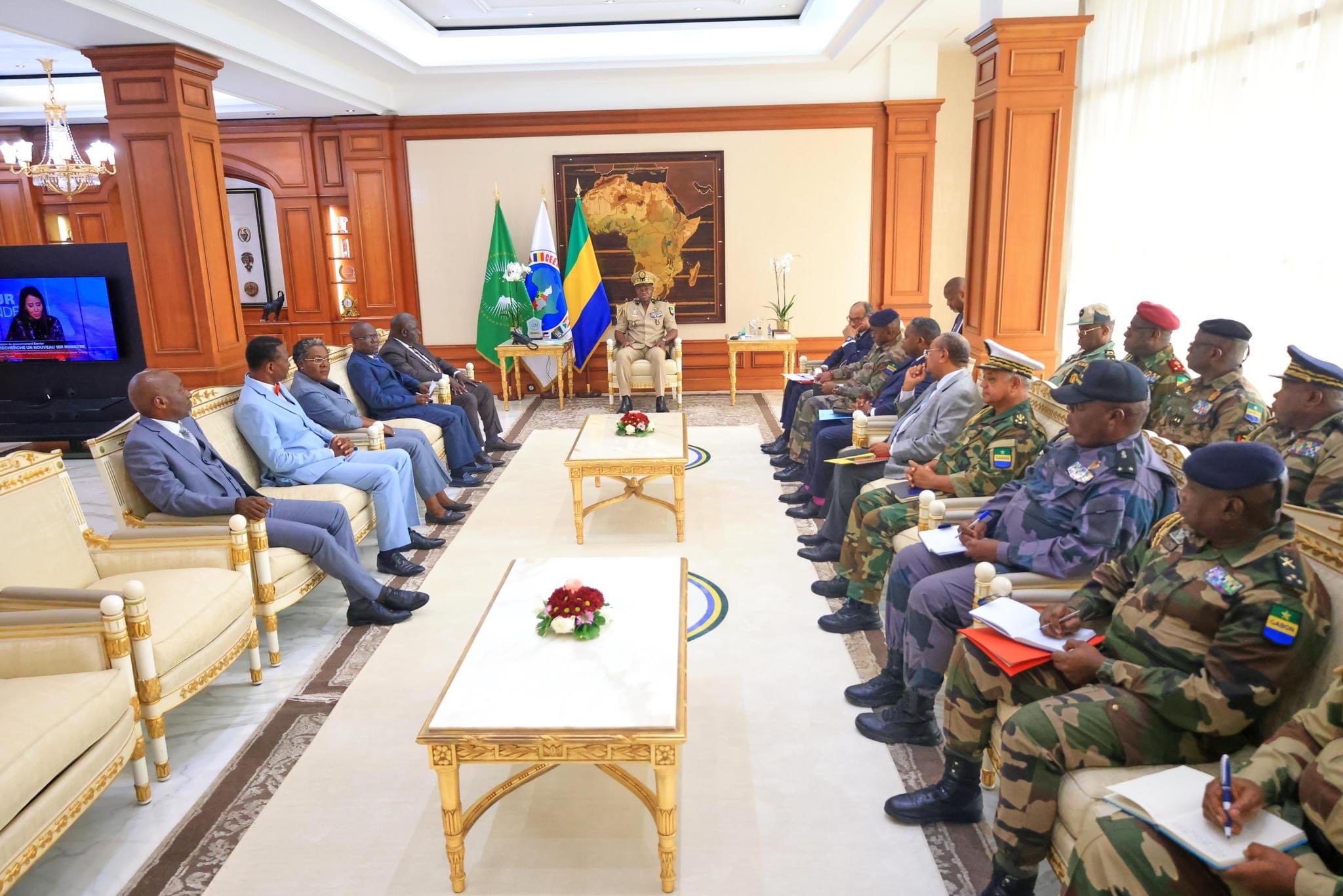 Gabon : les partisans du « NON » à la nouvelle Constitution chez le président Oligui Nguema