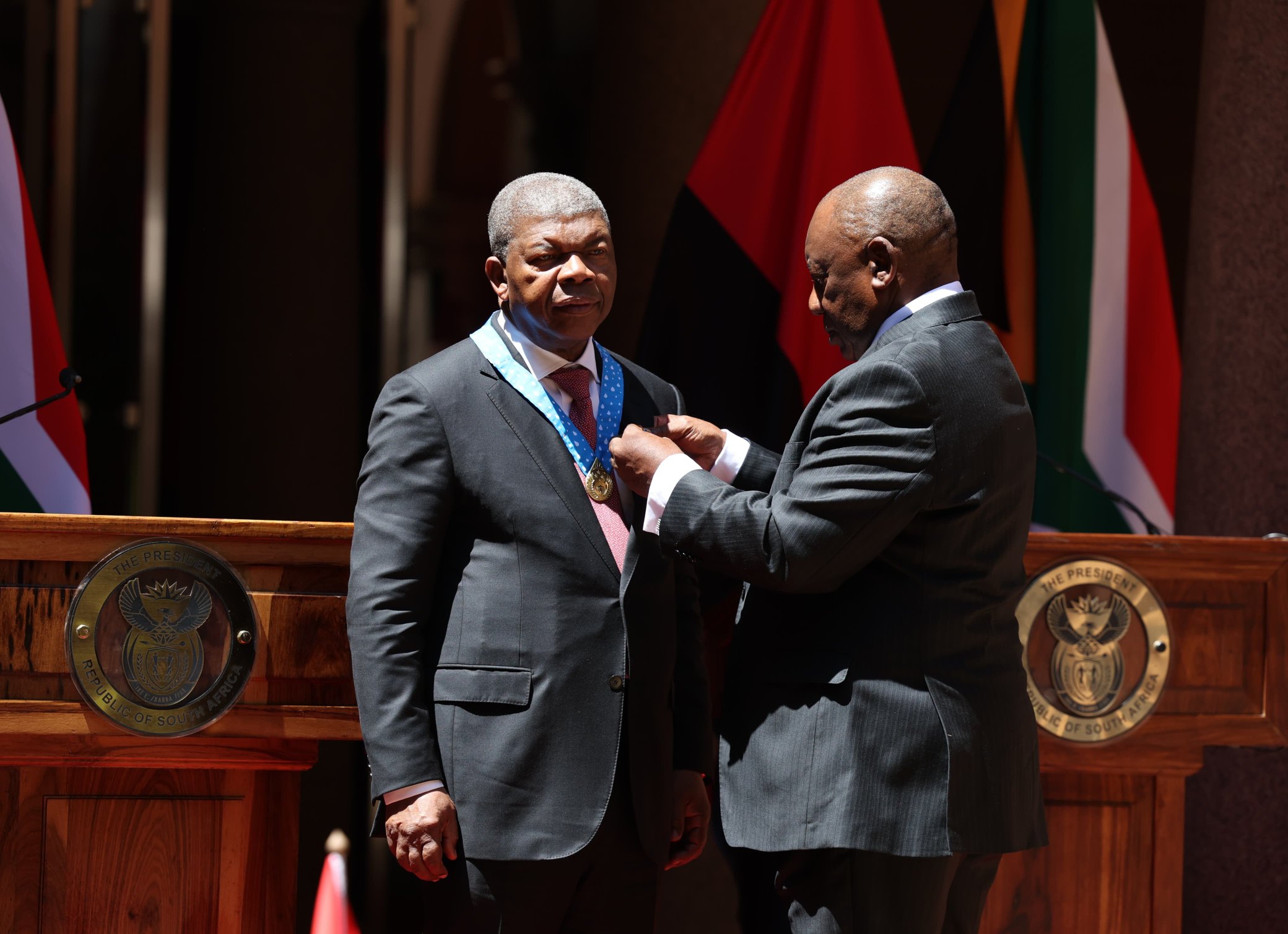 Le président João Lourenço décoré de « l’Ordre de l’Afrique du Sud », la plus haute distinction du pays de Nelson Mandela