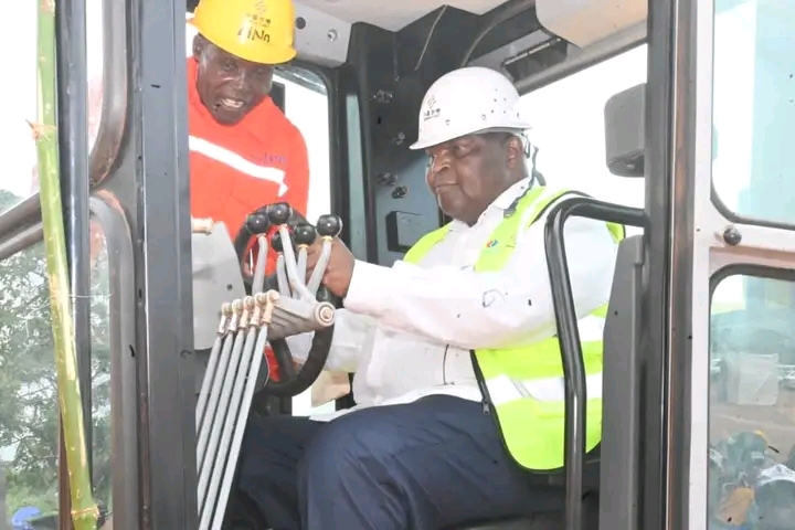 Centrafrique : Faustin-Archange Touadéra lance les travaux d’infrastructures routières dans le cadre du corridor 13 à Mbaïki