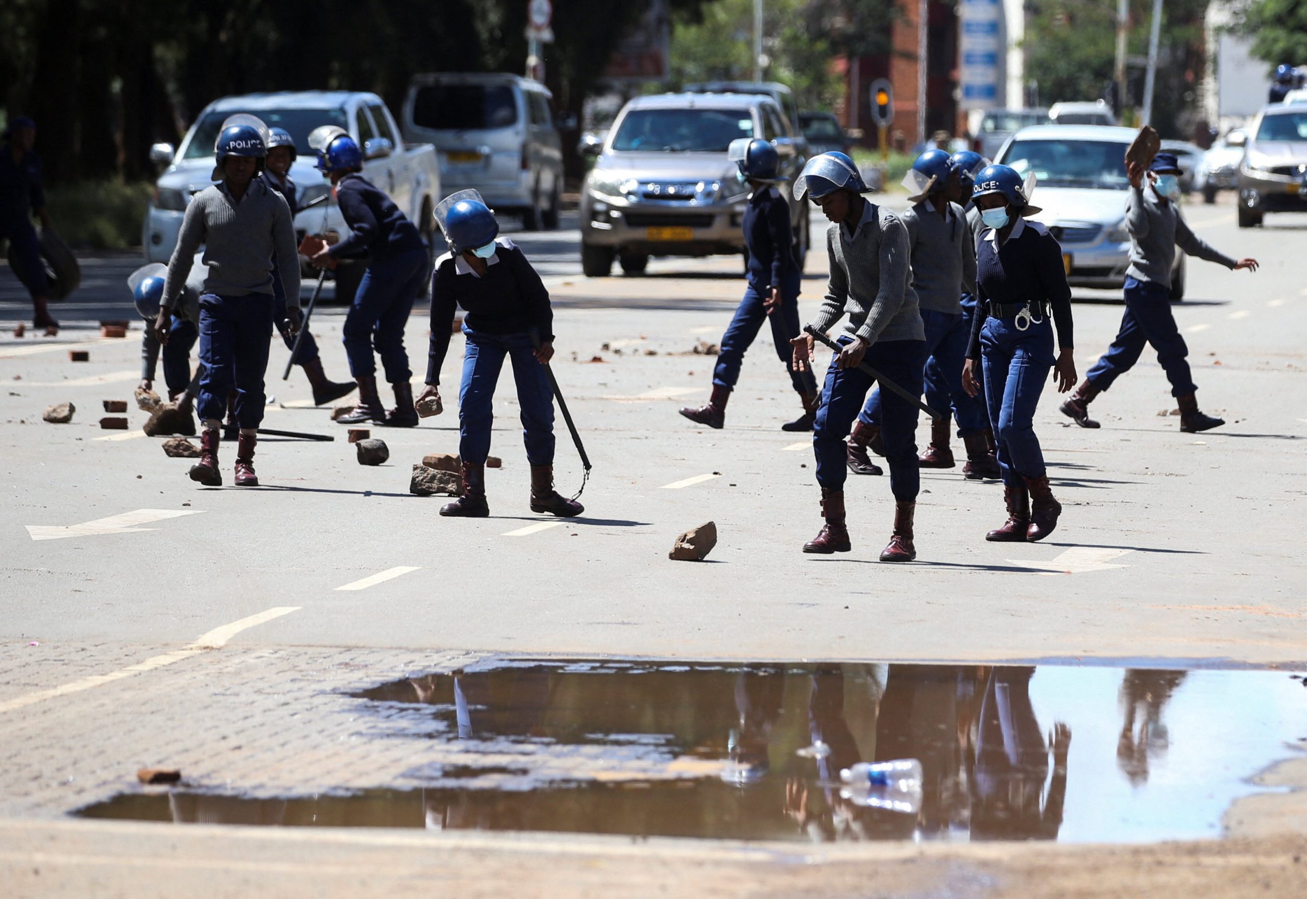 Zimbabwe : la police bloque les manifestations anti-Mnangagwa