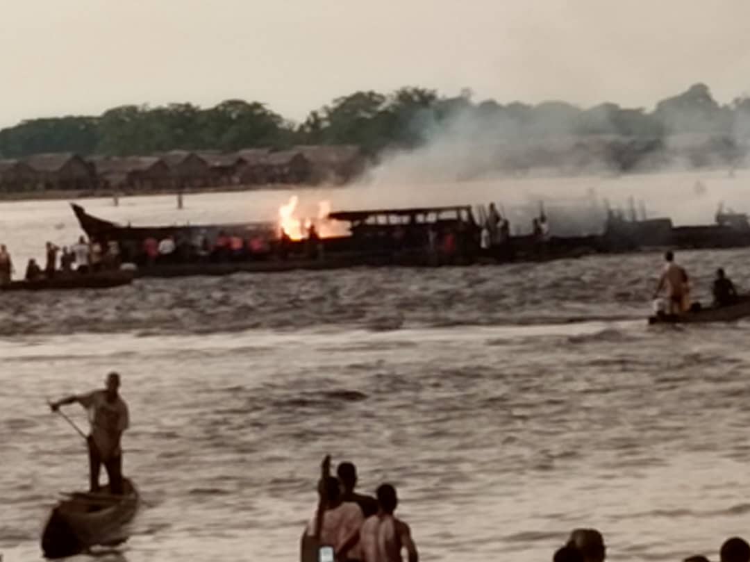 RDC : plusieurs morts dans un incendie d’une baleinière sur le fleuve Congo