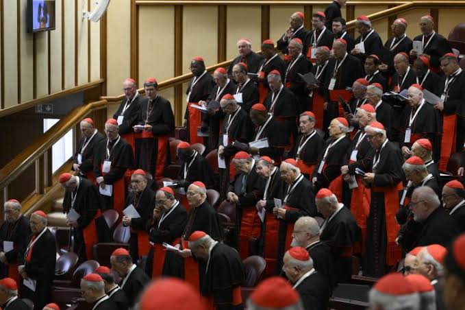 Le conclave pour élire un nouveau pape débutera le 7 mai