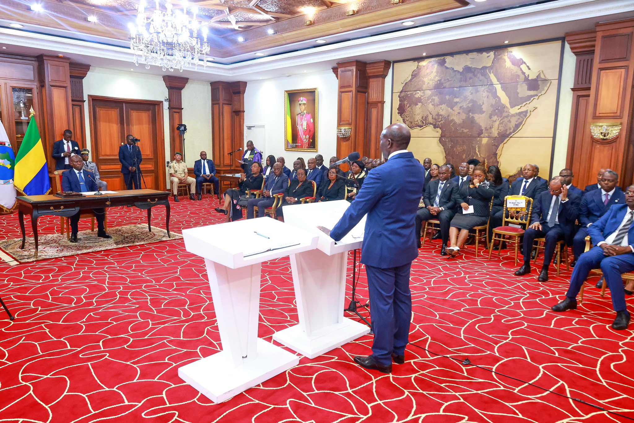 Le gouvernement gabonais prête serment devant Oligui Nguema