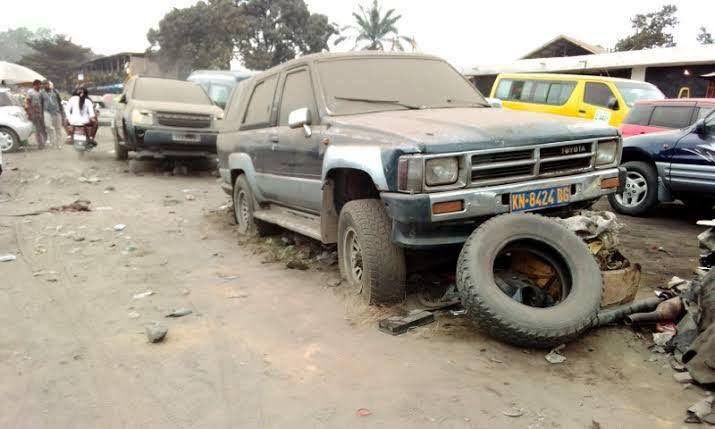 Kinshasa : 15 jours accordés pour récupérer les véhicules et motos abandonnés devant les postes de police