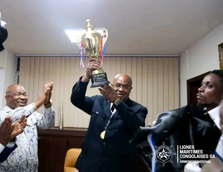 Le DG Jean-Claude Mukendi Mbiyamuenza célèbre le sacre de l’AC LMC Sport de Matadi : un nouveau succès pour le géant des mers