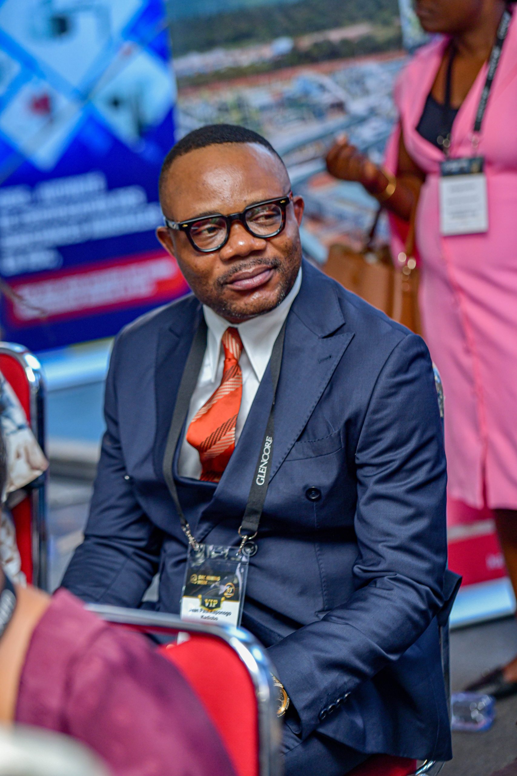 Sous le leadership de Jean-Paul Kapongo Kadiobo, le SAEMAPE structure l’exploitation artisanale : plus de 1 400 coopératives minières structurées sur des zones désormais viabilisées