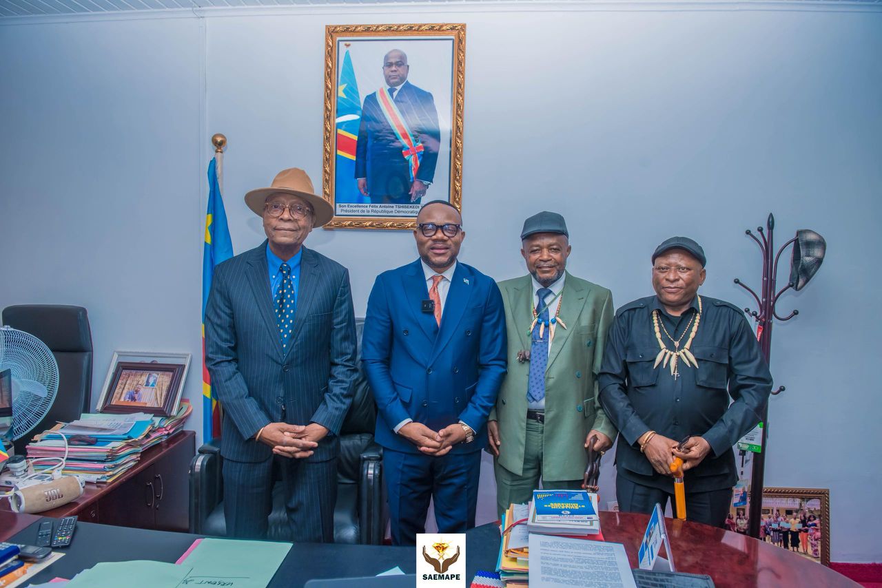 RDC : Le DG du SAEMAPE Jean-Paul Kapongo et Sa Majesté Kalamba Mangole unissent leurs visions pour le développement du Grand Kasaï