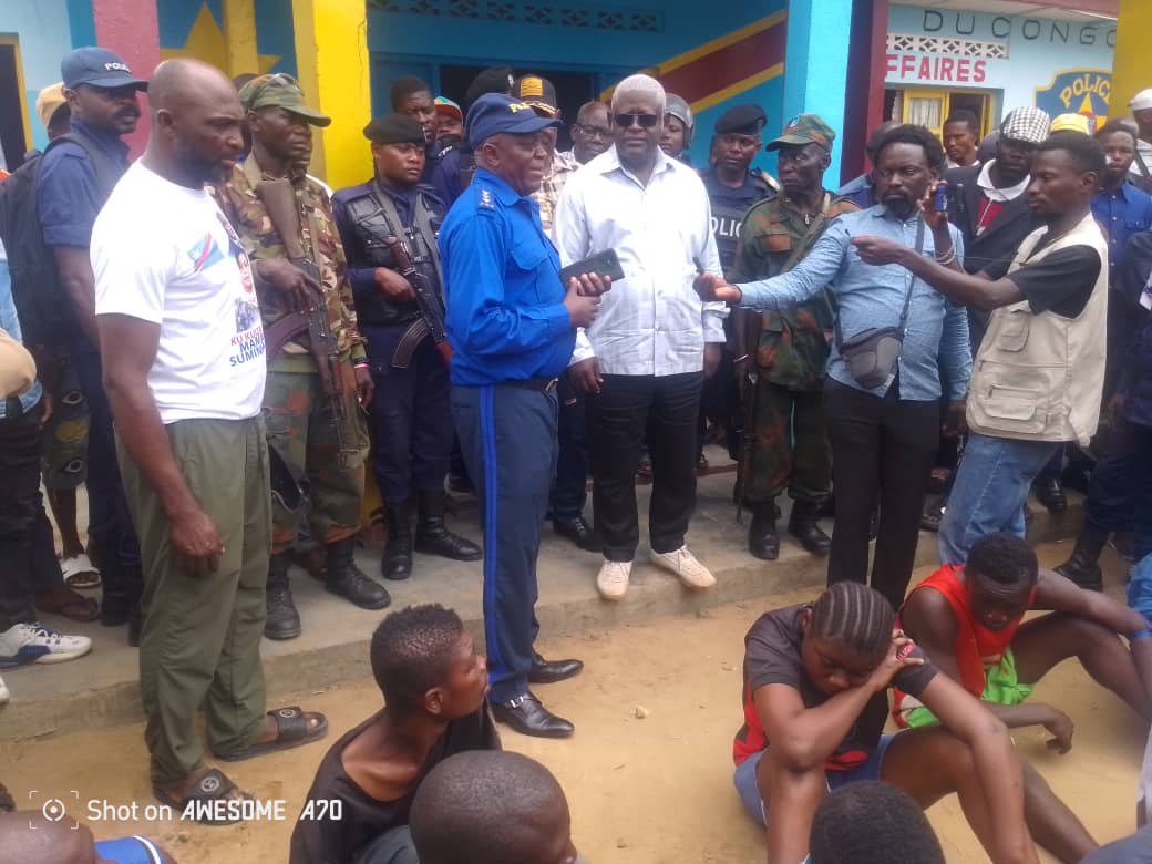 Kongo Central : la police présente 12 présumés criminels arrêtés à Muanda