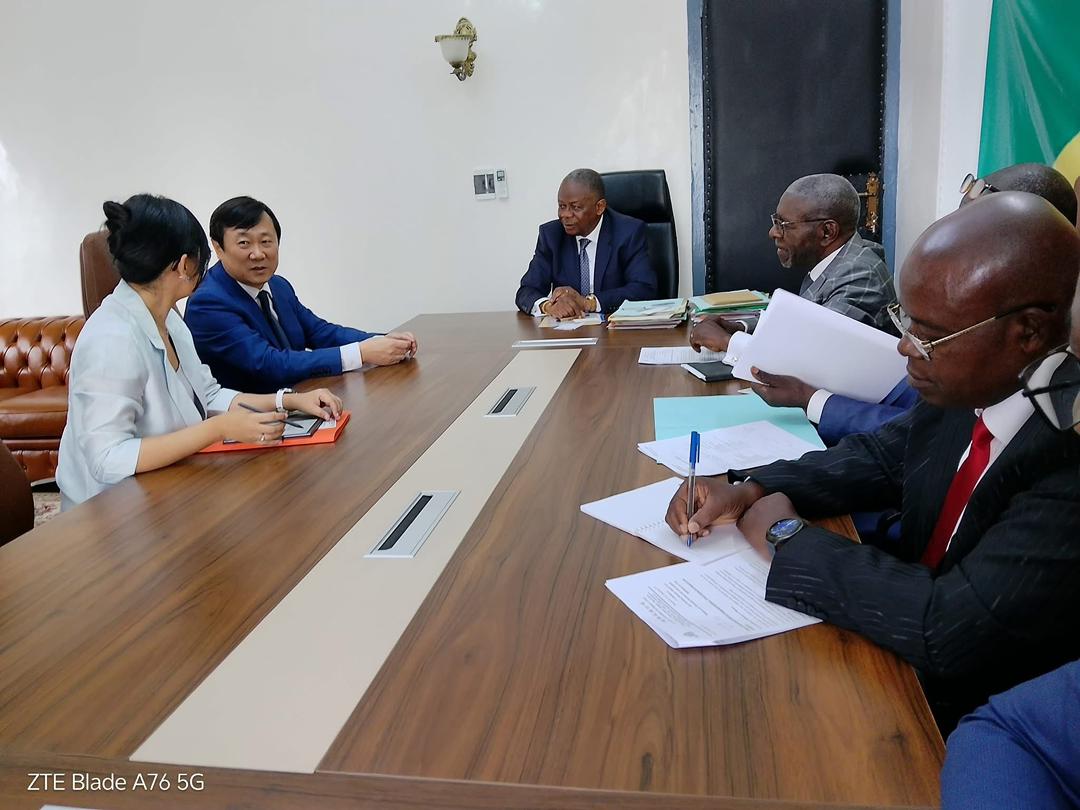 Congo-Brazzaville : Honoré SAYI scelle un partenariat stratégique avec Zhengwei Technique pour moderniser les ports secondaires