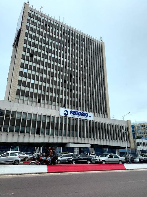 Kinshasa : la REGIDESO dénonce la destruction de ses conduites d’eau par les entreprises de construction de routes