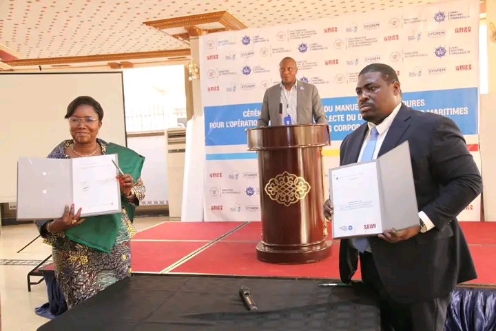 LMC-PADS : La DG a.i. Gisèle Mbwansiem préside la signature du manuel de collecte du droit de trafic maritime