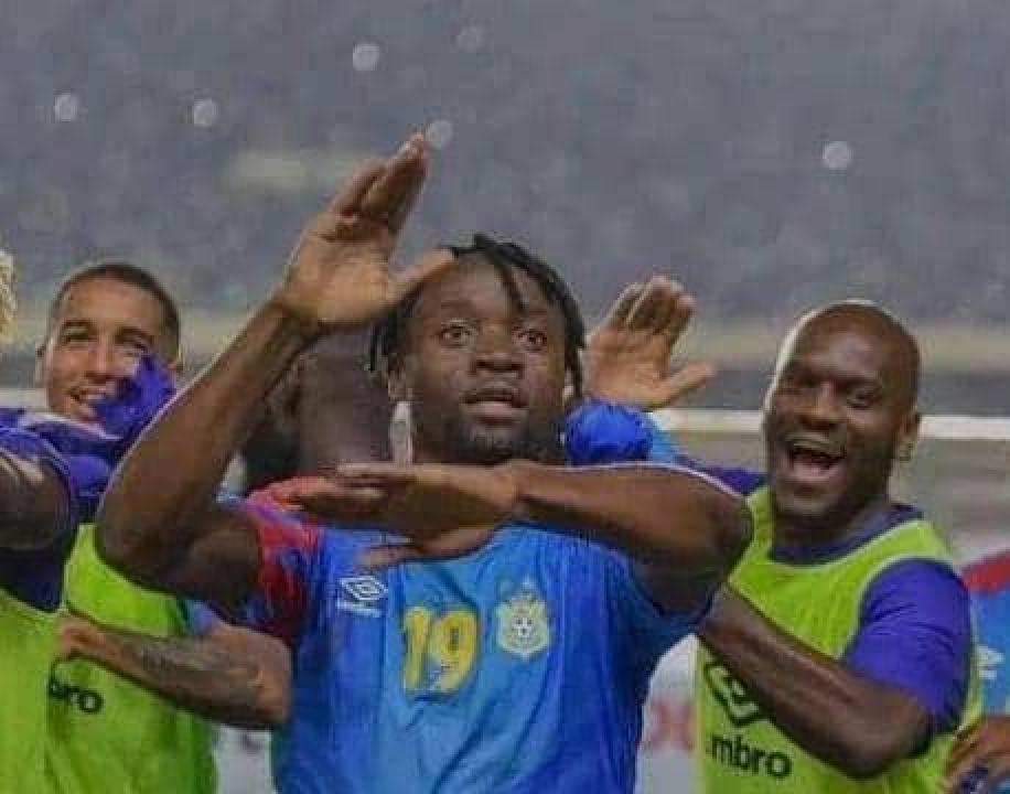 Football : le congolais Fiston Mayele sacré meilleur joueur interclubs africain 2024-2025