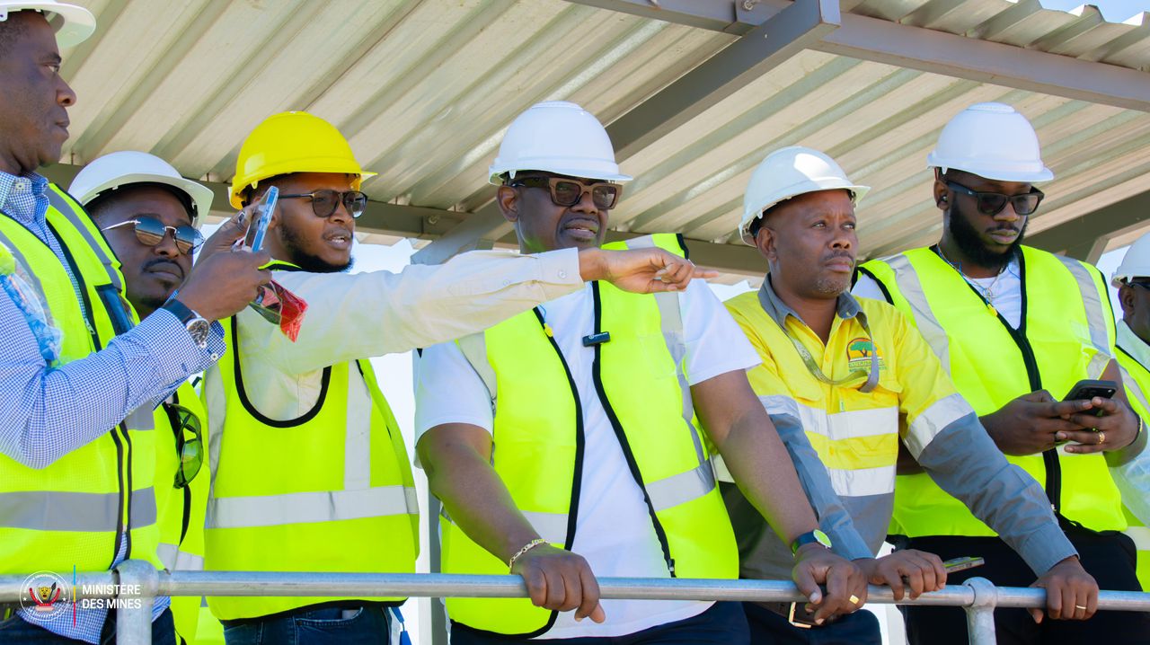Afrique du Sud : Louis Watum Kabamba visite les installations de Kudumane Manganese Resources