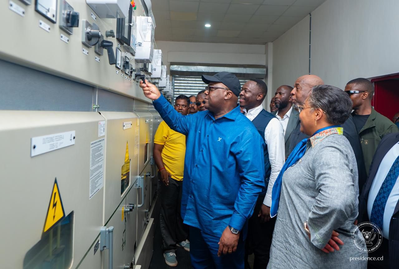 À Kikwit, le président Tshisekedi met en service le réseau de distribution électrique de Kakobola