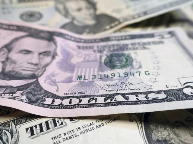 Saisie de 1,9 million $ à l’aéroport de N’Djili : le ministre de la Justice ordonne une enquête