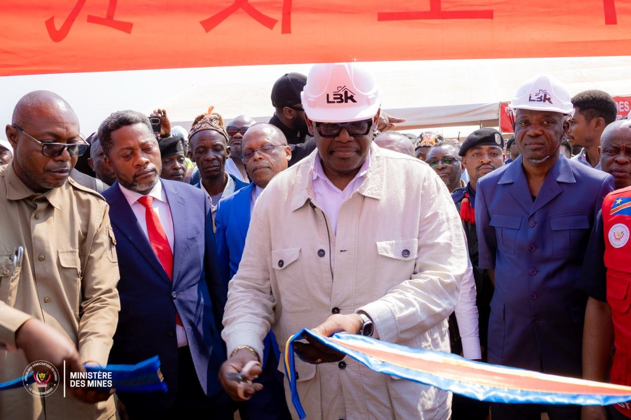 Kasaï-Oriental : le Ministre Louis Watum Kabamba lance les activités de prospection géologique du projet MICKA à Miabi