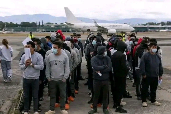 Migrants expulsés des États-Unis : une Colombienne regagne son pays après un séjour temporaire à Kinshasa