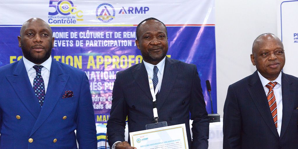Kinshasa : les agents et cadres de l’OCC formés sur les procédures de marchés publics reçoivent leurs brevets