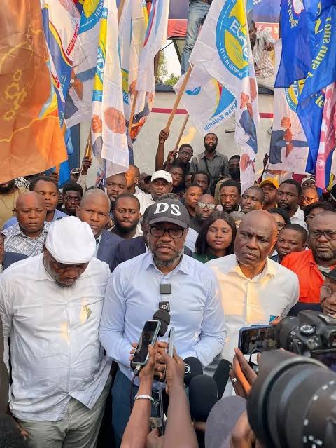 Kinshasa : l’opposition maintient son sit-in devant le Palais du Peuple ce vendredi malgré le refus du gouverneur