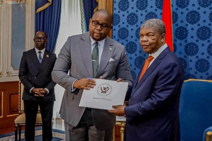 RDC–Angola : un message « confidentiel » de Tshisekedi remis à João Lourenço