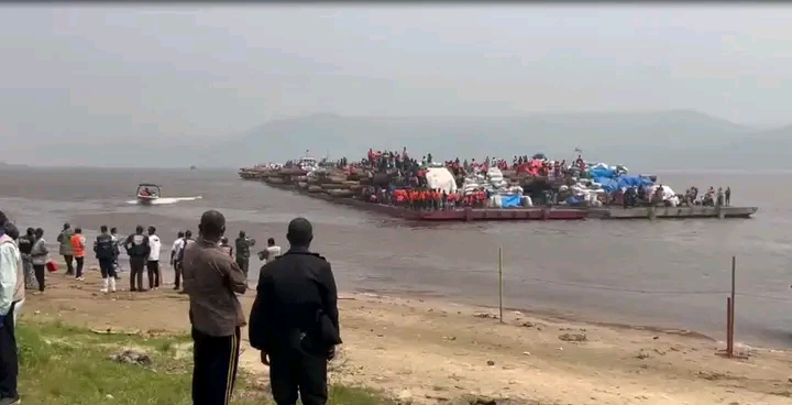 Ebola : un bateau maintenu à 65 km de Kinshasa par mesure de précaution
