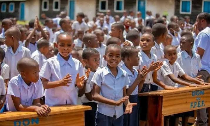 Rentrée scolaire en RDC : l’enseignement à distance dans les zones à haut risque d’Ebola